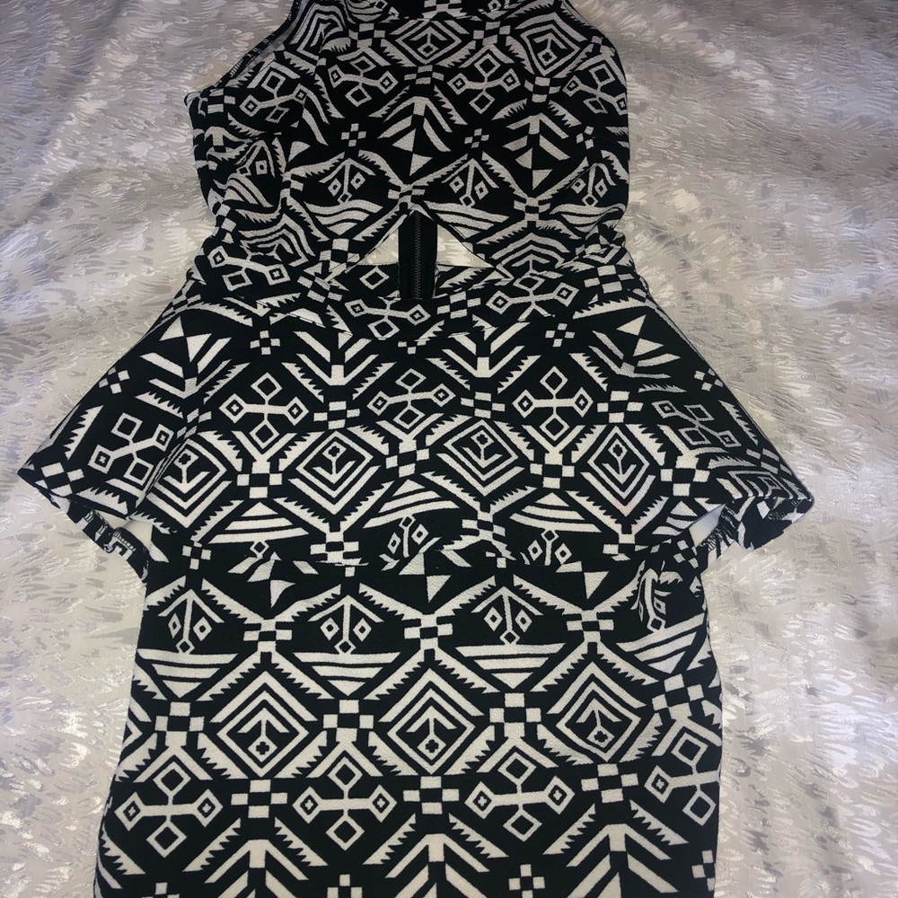 NWT 2B Bebe size S dress black and white